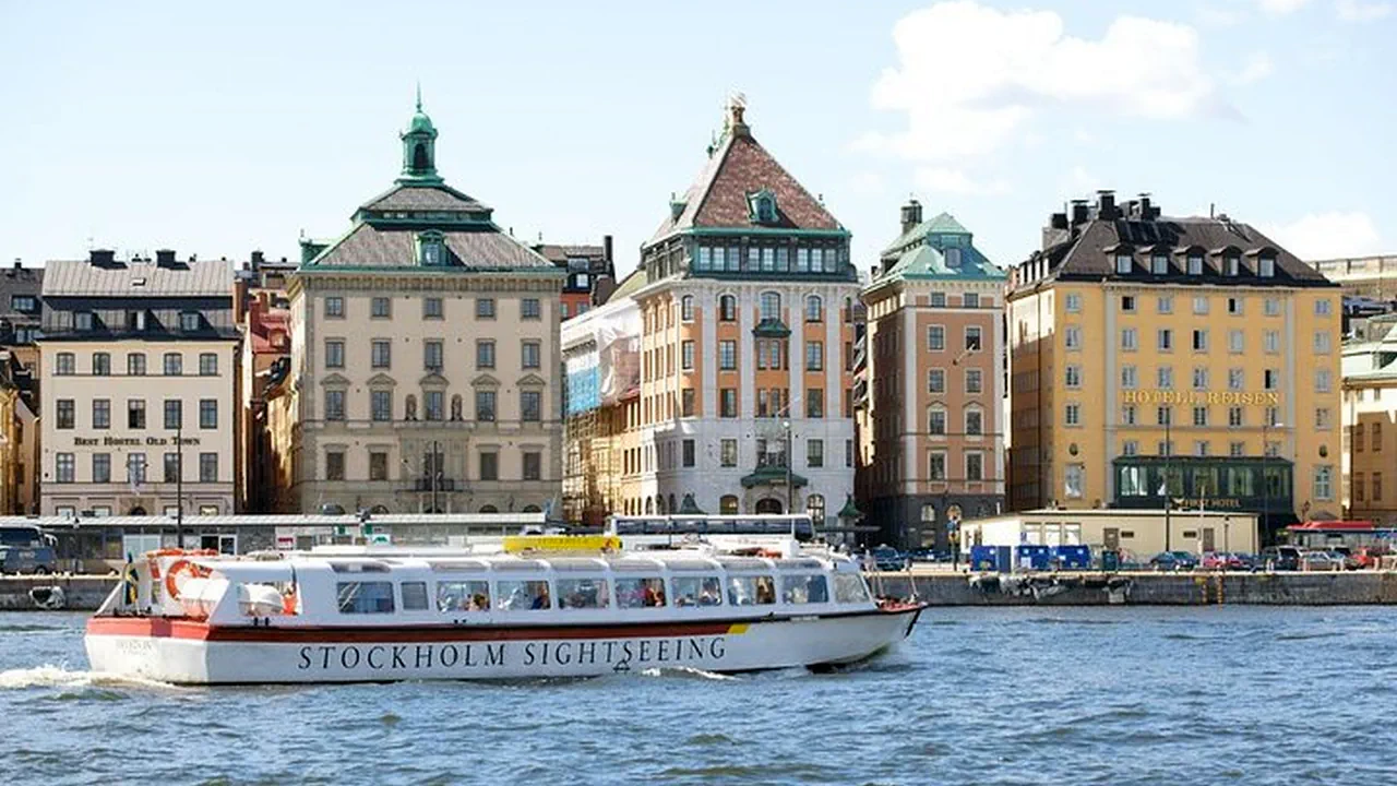 Hop-On Hop-Off Bus & Boat