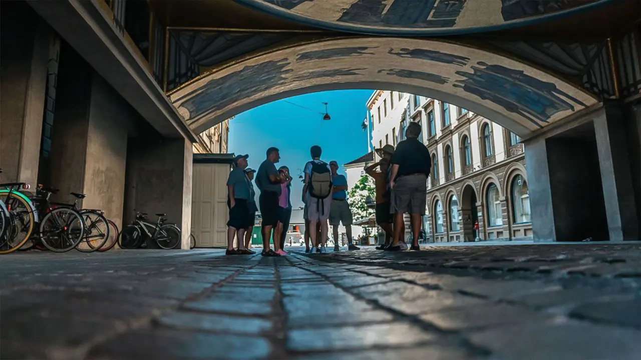 Walking tour city & Christiansborg Palace