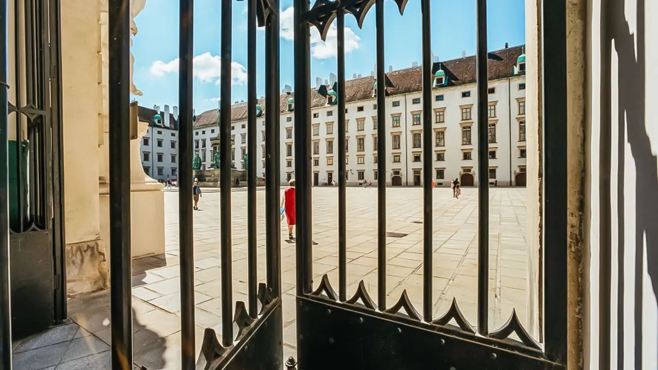 Walking tour with a guide