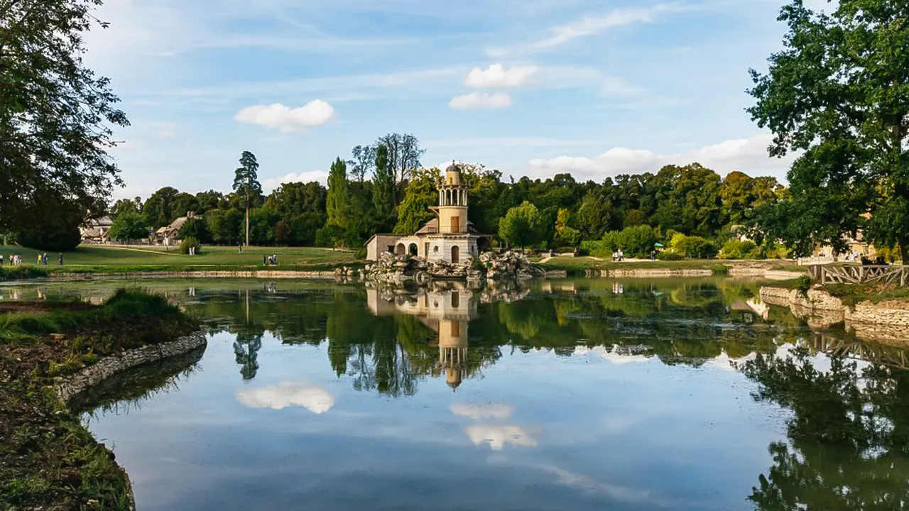 Versailles Palace and Gardens by Transport