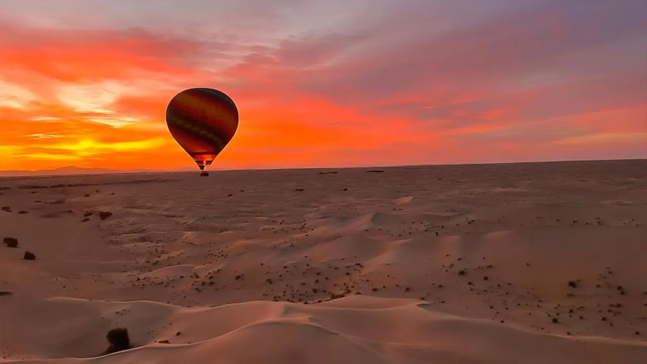 جولة المنطاد فوق الصحراء