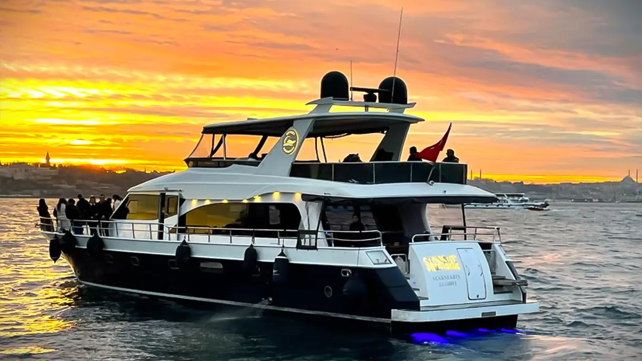 Sunset yacht cruise in Istanbul on the Bosphorus