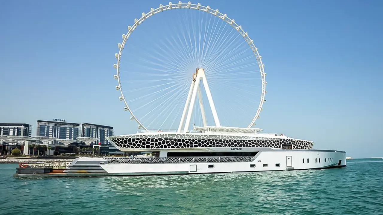 A cruise on a yacht with a dinner buffet