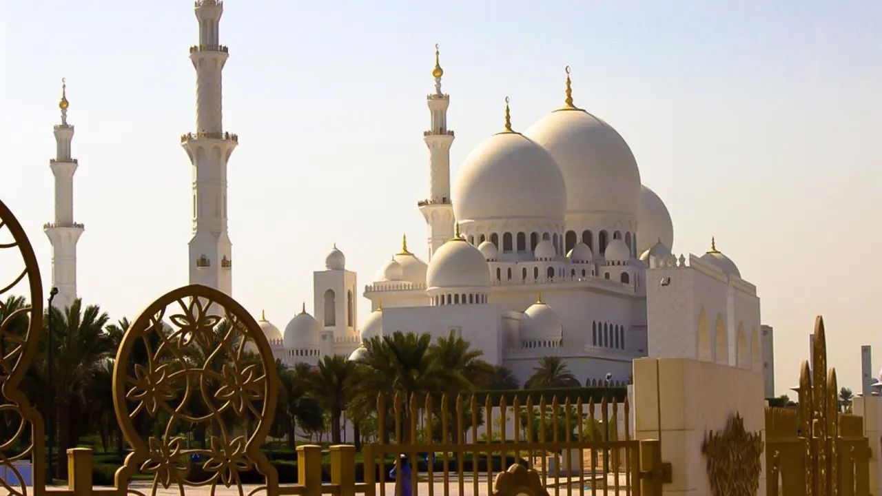 Tour of the mosque, Palace, Island and heritage