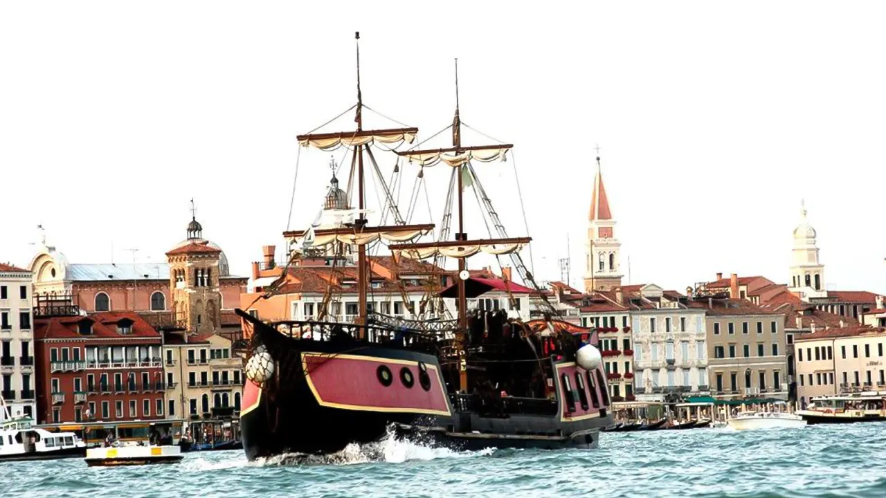 Venetian Lagoon Tour and Galleon Dinner