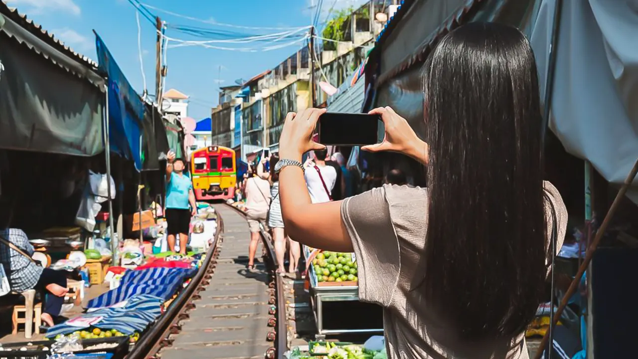 Damnoen Saduak Market and Maeklong Railway Market