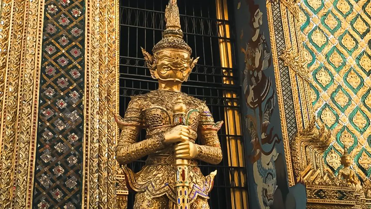 Grand Palace and Wat Phra Kaew Guided Walking Tour