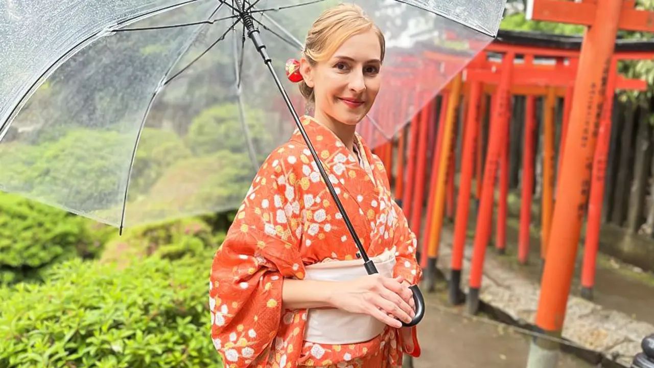 Kimono Dressing, Walking, and Photography Session