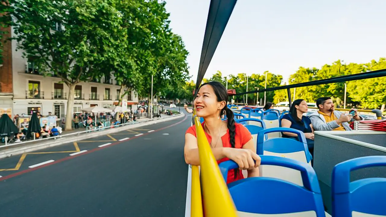 24 or 48 Hour Hop-On Hop-Off Sightseeing Bus Tour