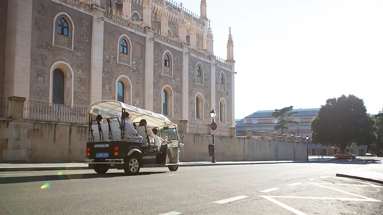 Private City Tour by Eco Tuk Tuk