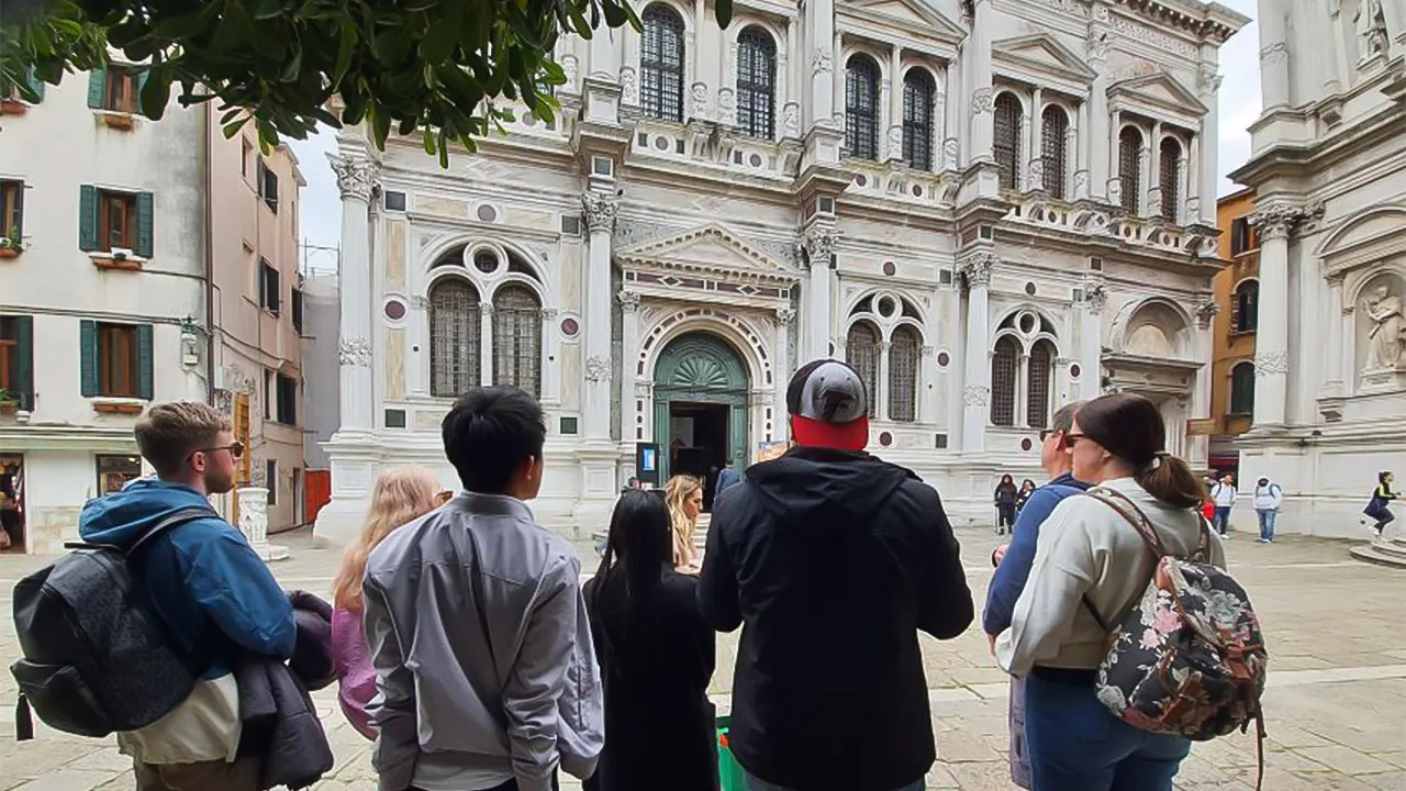 Sightseeing Tour with a Local Guide